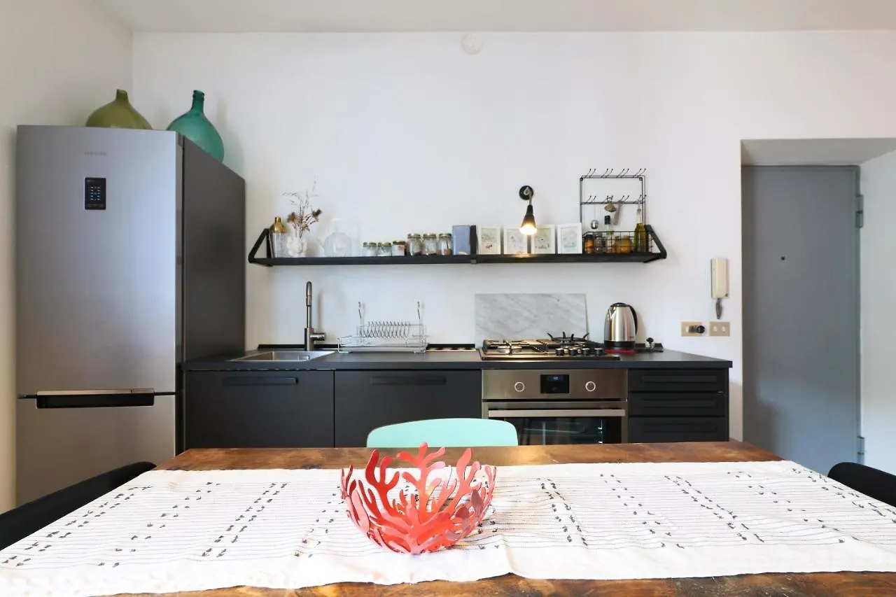 Primopiano - Arnolfo Apartman Milánó 0*,